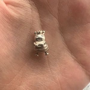 pandora queen bee charm